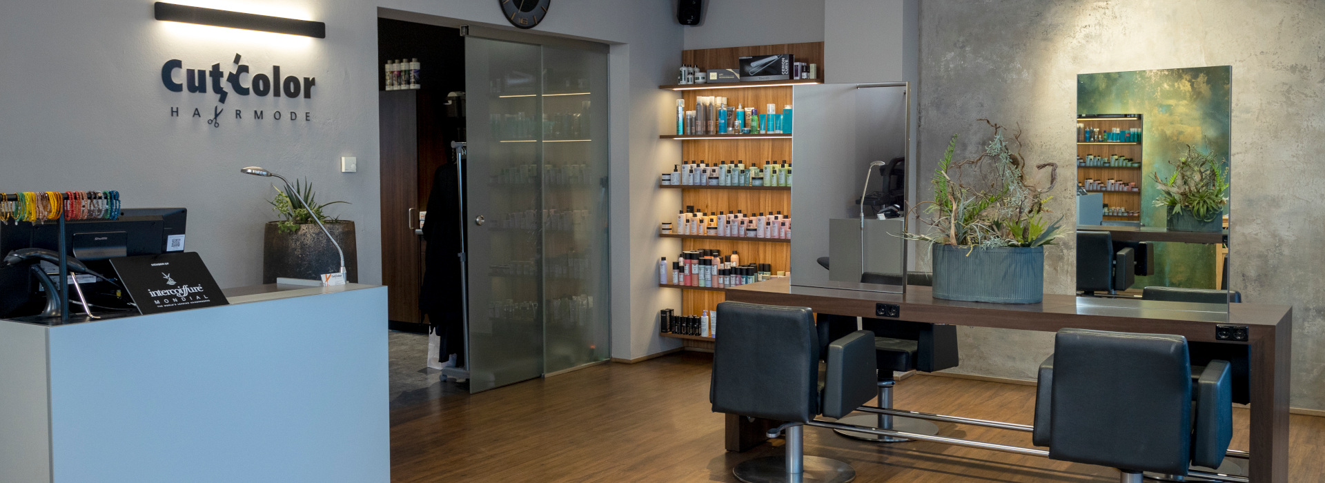 Cut & Color Haarmode – Empfang