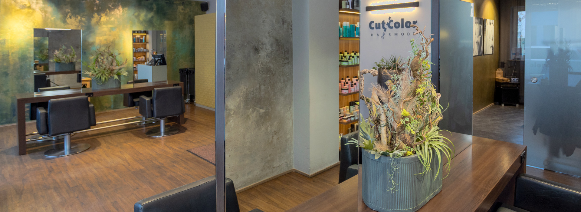 Cut & Color Haarmode – Innenaufnahme