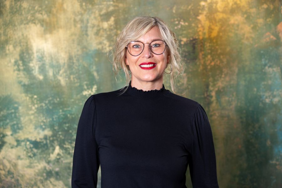 Stylistin Cut & Color Haarmode