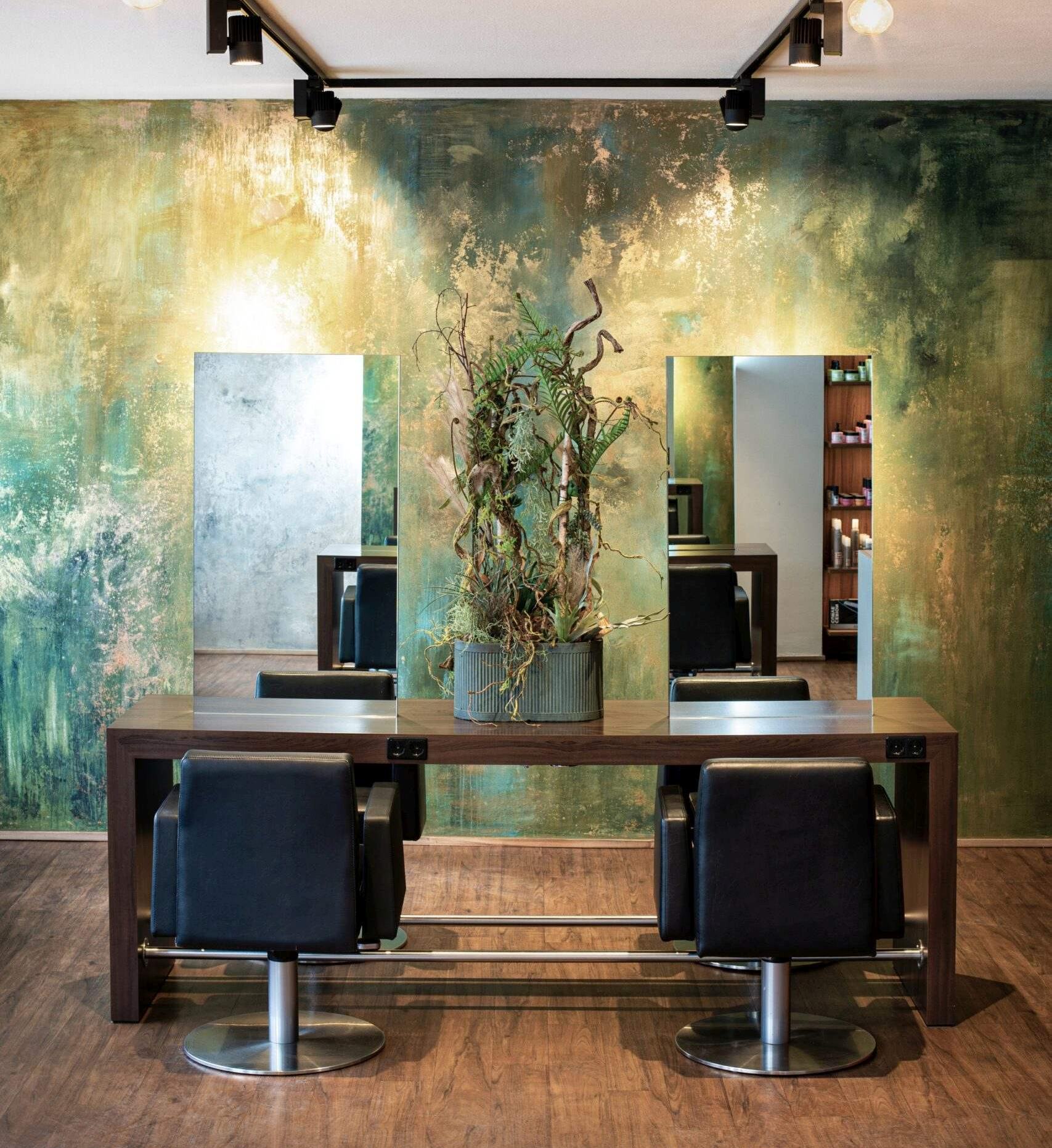 Cut & Color Haarmode Nürnberg – Salon Innenansicht